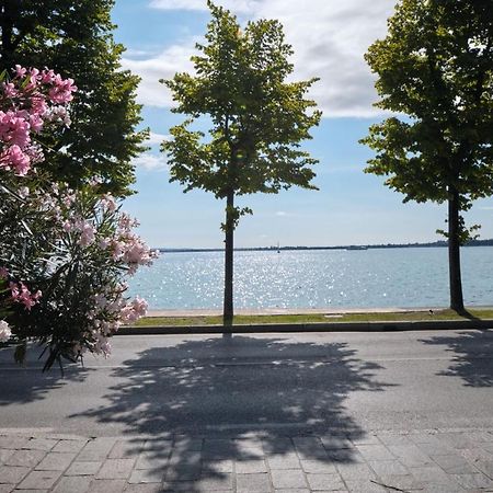 Appartamento Floriana Desenzano del Garda Exterior foto