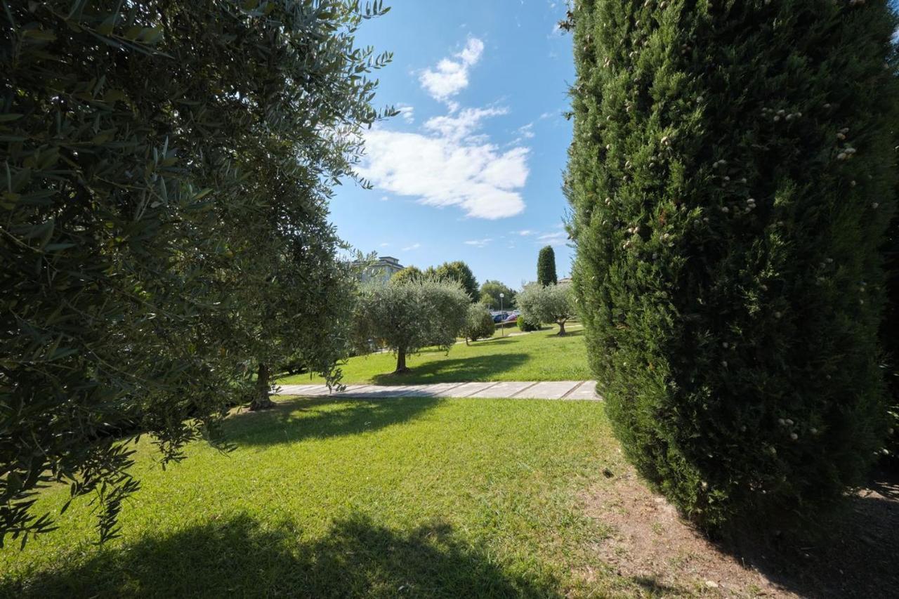 Appartamento Floriana Desenzano del Garda Exterior foto